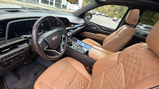 Used 2022 Cadillac Escalade ESV Premium Luxury w/ Performance Package AWD/4WD image 19