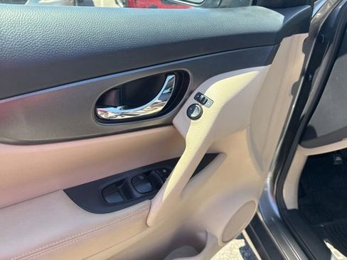 Used 2016 Nissan Rogue SV w/ SV Premium Package FWD image 25