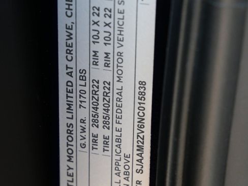 Used 2022 Bentley Bentayga image 28