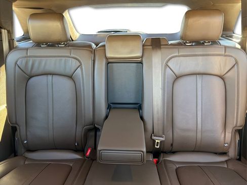 Used 2018 Lincoln MKX Reserve w/ Luxury Package image 16