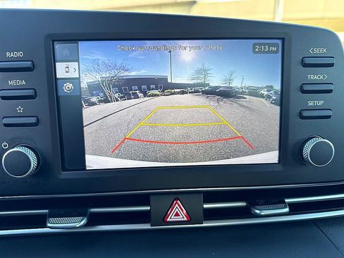 Certified 2024 Hyundai Elantra SE image 15