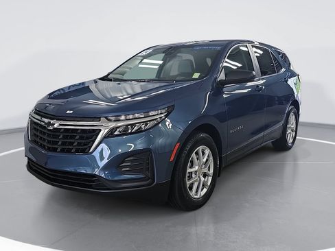 Certified 2024 Chevrolet Equinox LS w/ LS Convenience Package FWD image 9