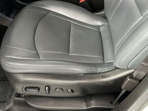 Used 2024 Buick Enclave Premium AWD/4WD image 12