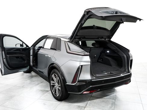 Used 2024 Cadillac Lyriq Luxury AWD/4WD image 11