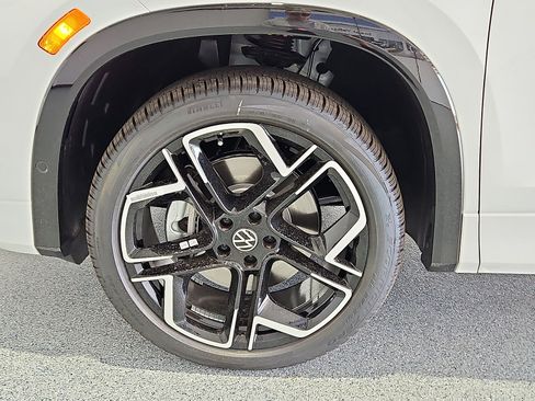New 2026 Volkswagen Tiguan SEL R-Line AWD/4WD image 12