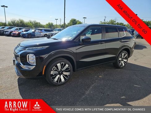 New 2025 Mitsubishi Outlander SE image 5