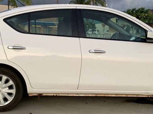 Used 2018 Nissan Versa SV FWD image 5