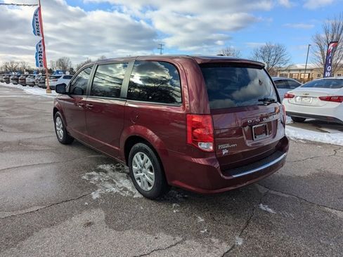Used 2018 Dodge Grand Caravan SE image 5