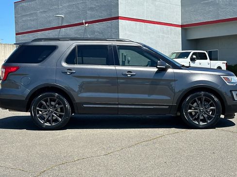 Used 2017 Ford Explorer XLT w/ Equipment Group 202A FWD image 6