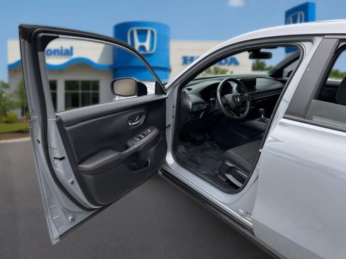 Certified 2025 Honda HR-V Sport image 12