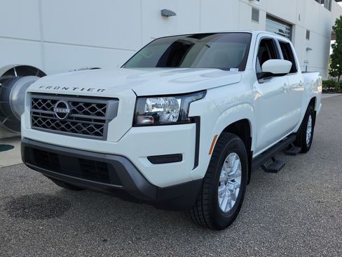 Used 2022 Nissan Frontier SV w/ Technology Package RWD image 3