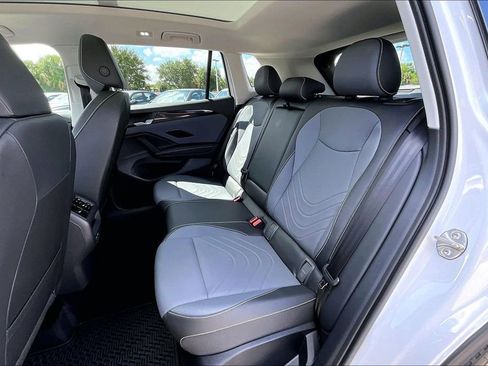 Certified 2026 Volkswagen Tiguan SE w/ Panoramic Sunroof Package FWD image 17
