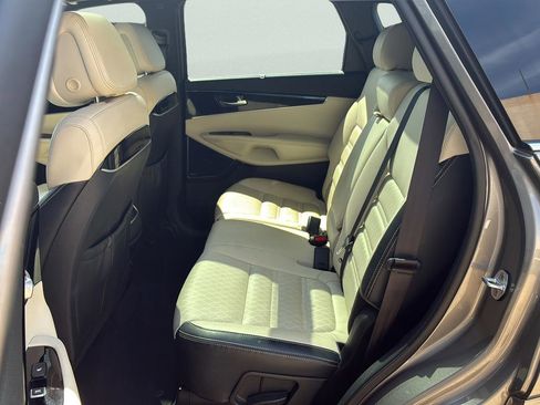 Used 2016 Kia Sorento SX image 25