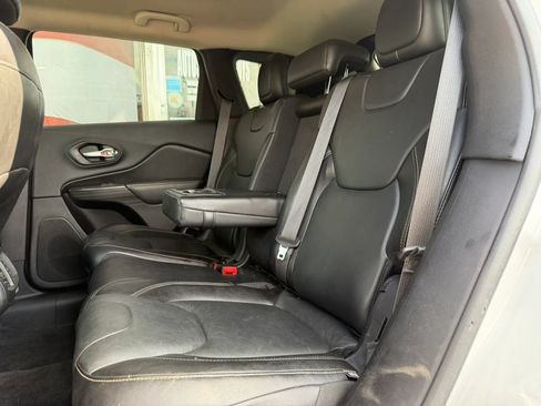 Used 2015 Jeep Cherokee Latitude w/ Cold Weather Group AWD/4WD image 12