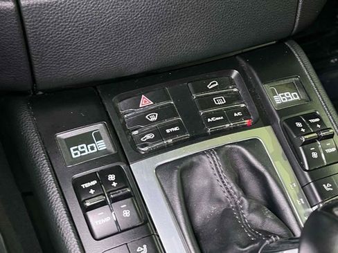 Used 2018 Porsche Macan AWD/4WD image 32
