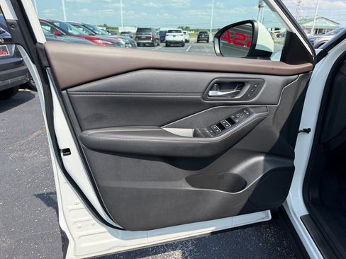 Used 2022 Nissan Rogue SL w/ SL Premium Package FWD image 13