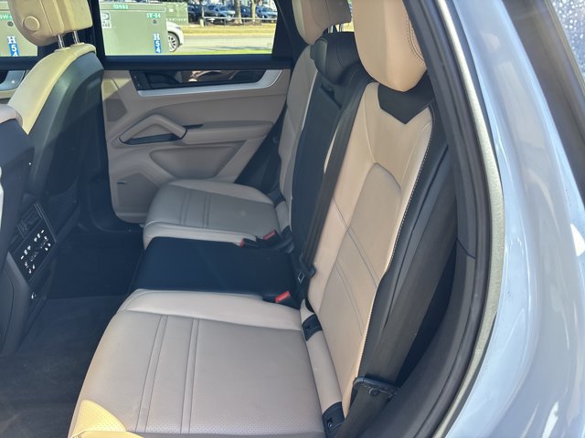 Used 2024 Porsche Cayenne AWD/4WD image 15