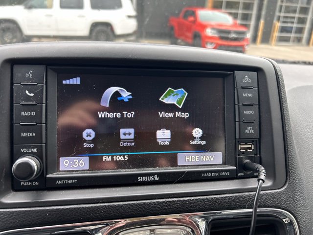 Used 2016 Chrysler Town & Country Touring-L FWD image 18
