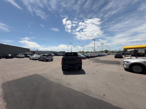 Used 2025 Toyota Tacoma TRD Off-Road AWD/4WD image 16