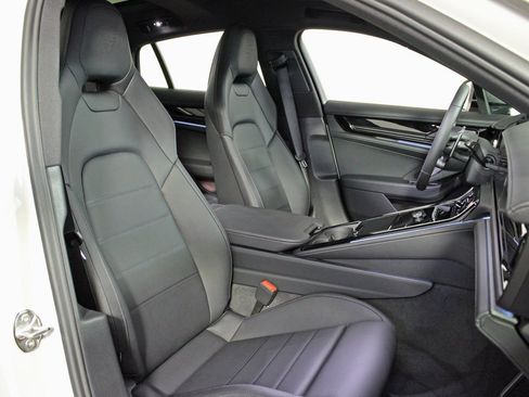 Used 2025 Porsche Panamera 4 image 38