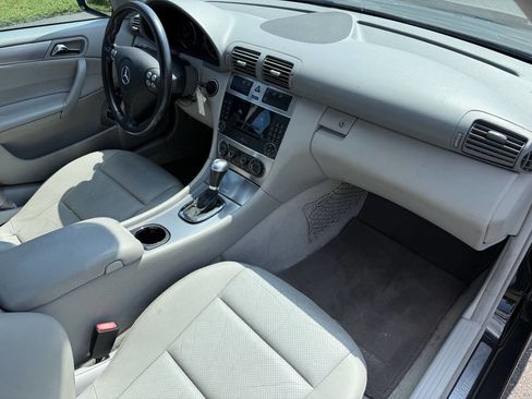 Used 2006 Mercedes-Benz C 230 Sedan w/ Sunroof Pkg image 17