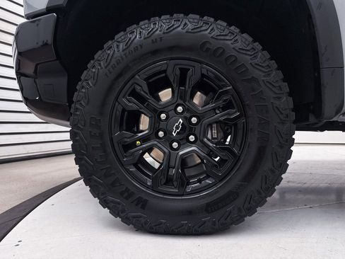 Used 2025 Chevrolet Silverado 1500 ZR2 w/ Technology Package image 28