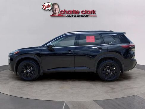 Used 2023 Nissan Rogue SV w/ SV Premium B Package FWD image 2