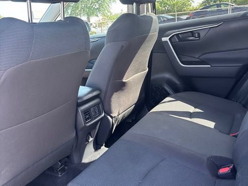 Used 2025 Toyota RAV4 LE AWD/4WD image 8