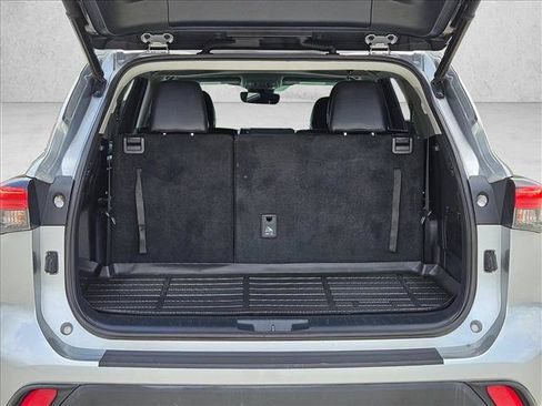 Used 2022 Toyota Highlander XLE FWD image 7