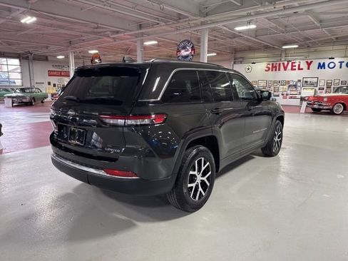 Certified 2024 Jeep Grand Cherokee Limited w/ Luxury Tech Group II image 5