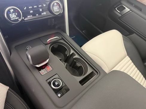 New 2026 Land Rover Discovery S AWD/4WD image 22