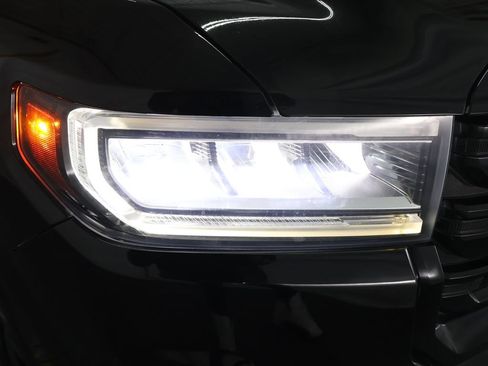 Used 2021 GMC Acadia SLT w/ Elevation Edition image 27