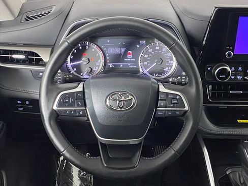 Used 2023 Toyota Highlander XLE AWD/4WD image 21