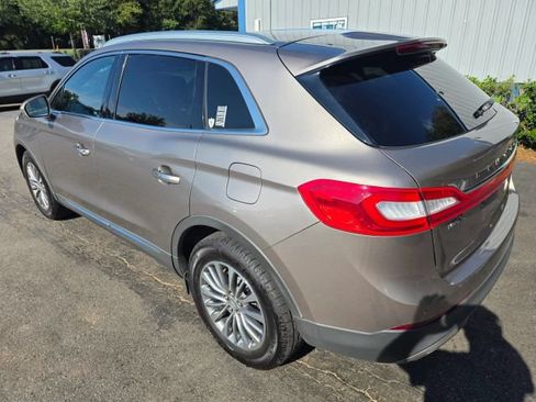 Used 2018 Lincoln MKX Select w/ Select Plus Package AWD/4WD image 7