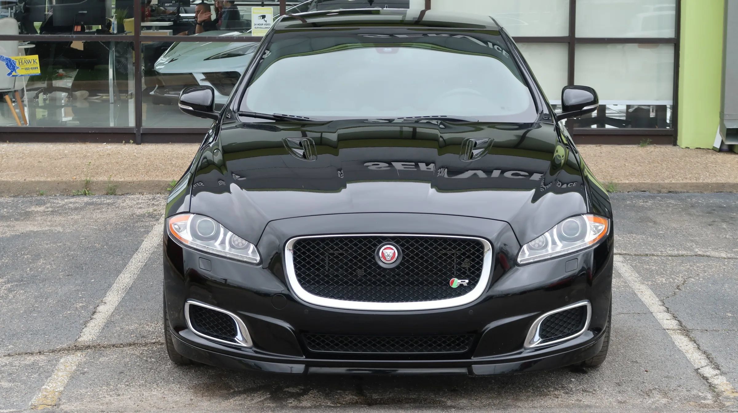 Used 2014 Jaguar XJ R LWB RWD image 3