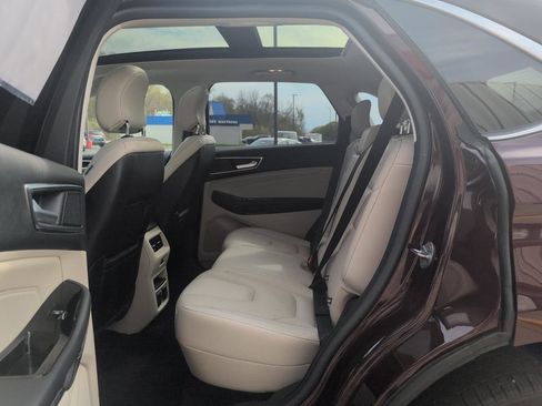 Used 2019 Ford Edge Titanium w/ Equipment Group 301A AWD/4WD image 10