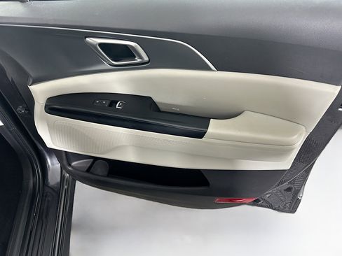 Used 2024 Kia Carnival LX image 28