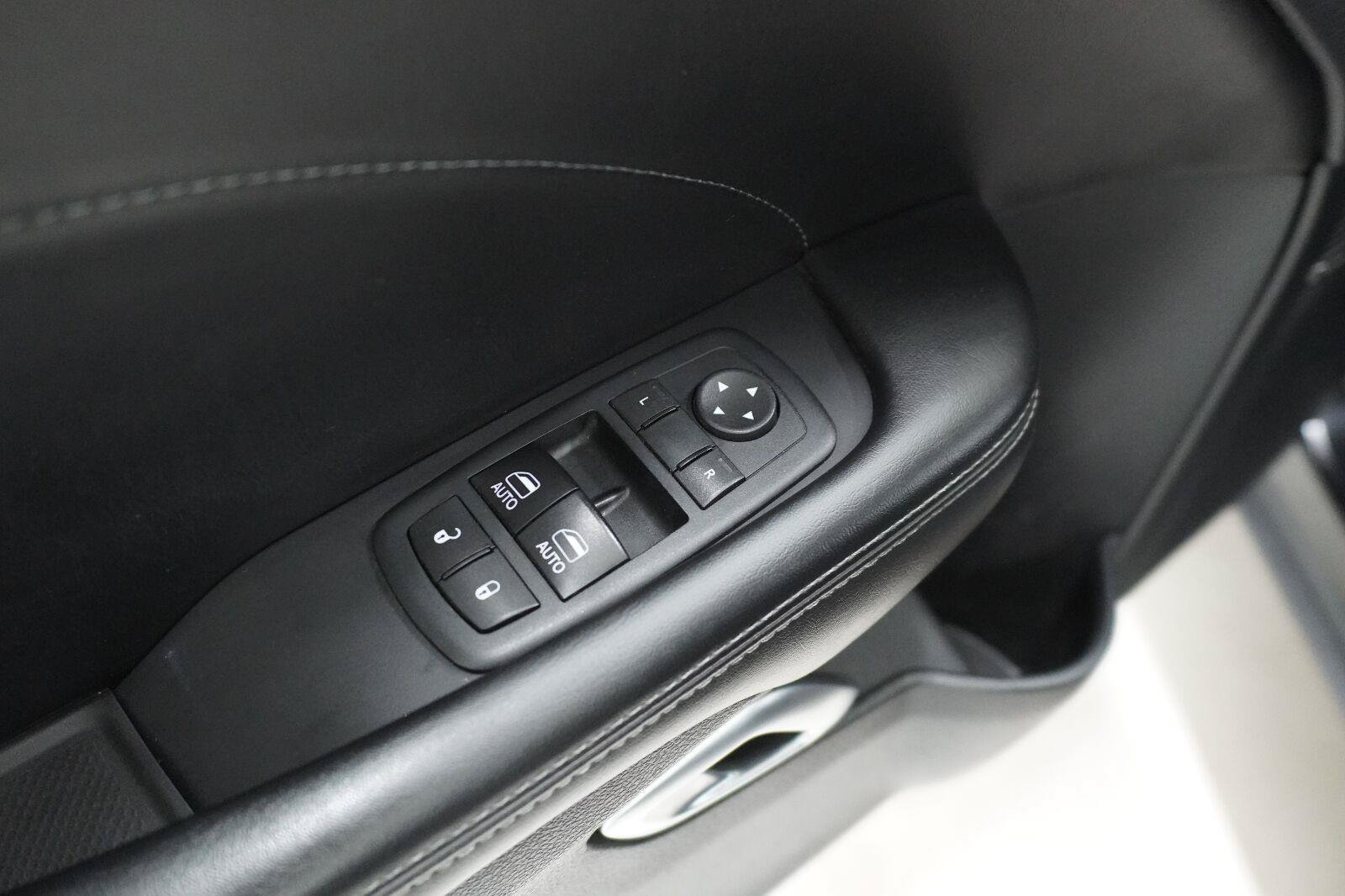 Used 2017 Dodge Challenger R/T RWD image 6