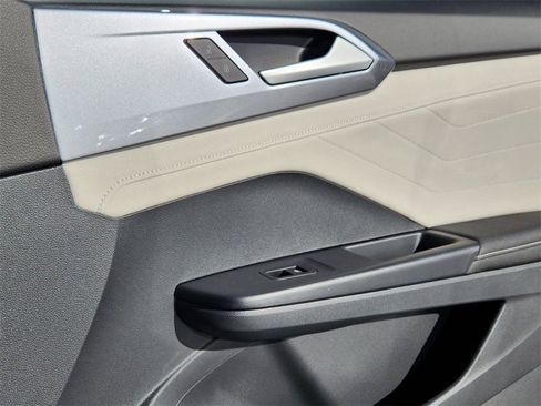 New 2025 Volkswagen Taos SEL image 21