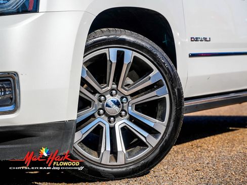 Used 2020 GMC Yukon Denali w/ Denali Premium Package image 2