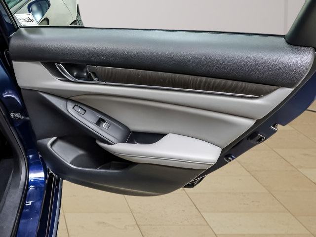 Used 2020 Honda Accord Touring image 25