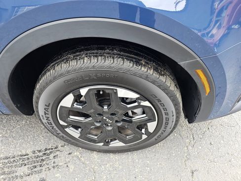 Used 2024 Kia Sorento S image 11