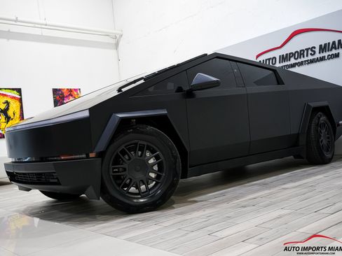 Used 2026 Tesla Cybertruck AWD Crew Cab image 4