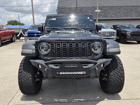Used 2024 Jeep Wrangler Unlimited Rubicon AWD/4WD image 2