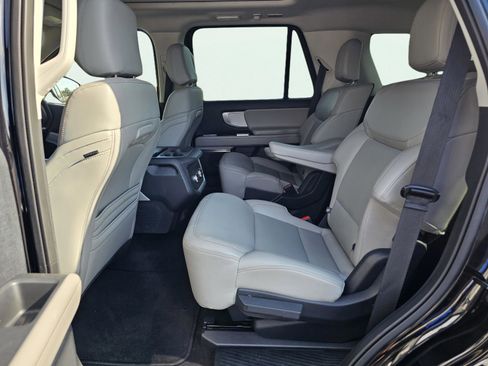Used 2025 Ford Expedition Active AWD/4WD image 33