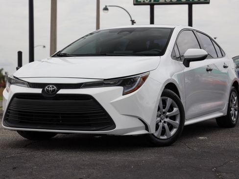 Used 2024 Toyota Corolla LE FWD image 1