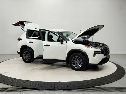 Used 2024 Nissan Rogue S AWD/4WD image 10