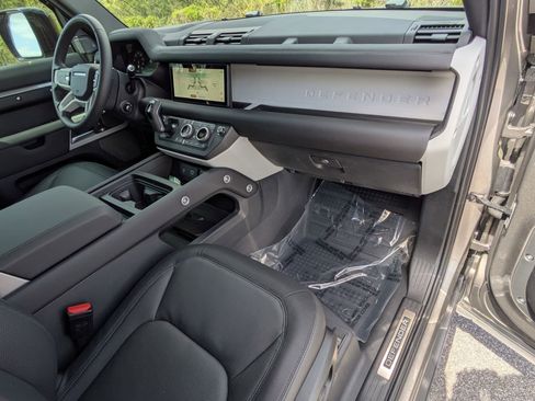 Certified 2024 Land Rover Defender 110 X-Dynamic SE AWD/4WD image 30