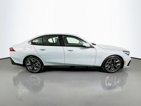New 2026 BMW i5 eDrive40 w/ M Sport Package image 4