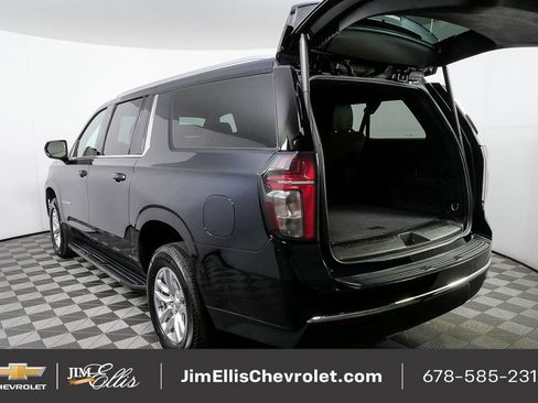 Used 2024 Chevrolet Suburban LT image 34